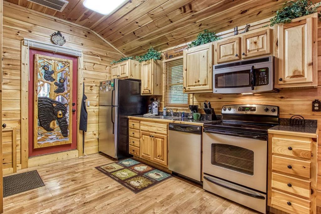 Papa Bear, Hot Tub, Wifi, 1089 Free Tickets Each Paid Day, Dollywood And More เซอเวียร์วีล ภายนอก รูปภาพ