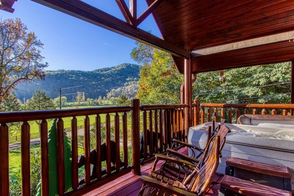 Papa Bear, Hot Tub, Wifi, 1089 Free Tickets Each Paid Day, Dollywood And More เซอเวียร์วีล ภายนอก รูปภาพ