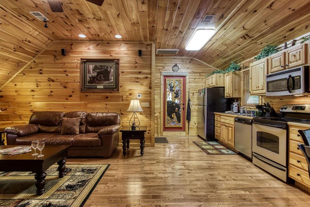 Papa Bear, Hot Tub, Wifi, 1089 Free Tickets Each Paid Day, Dollywood And More เซอเวียร์วีล ภายนอก รูปภาพ