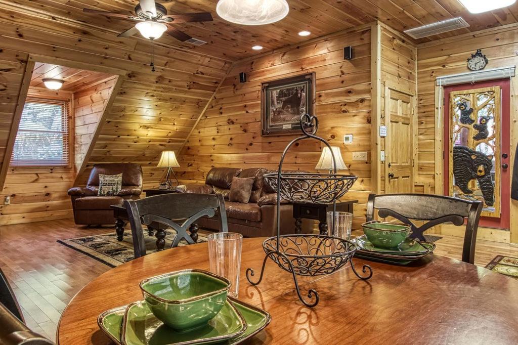 Papa Bear, Hot Tub, Wifi, 1089 Free Tickets Each Paid Day, Dollywood And More เซอเวียร์วีล ภายนอก รูปภาพ